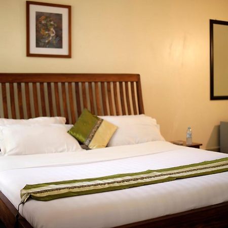 Entebbe Palm Hotel Exterior photo