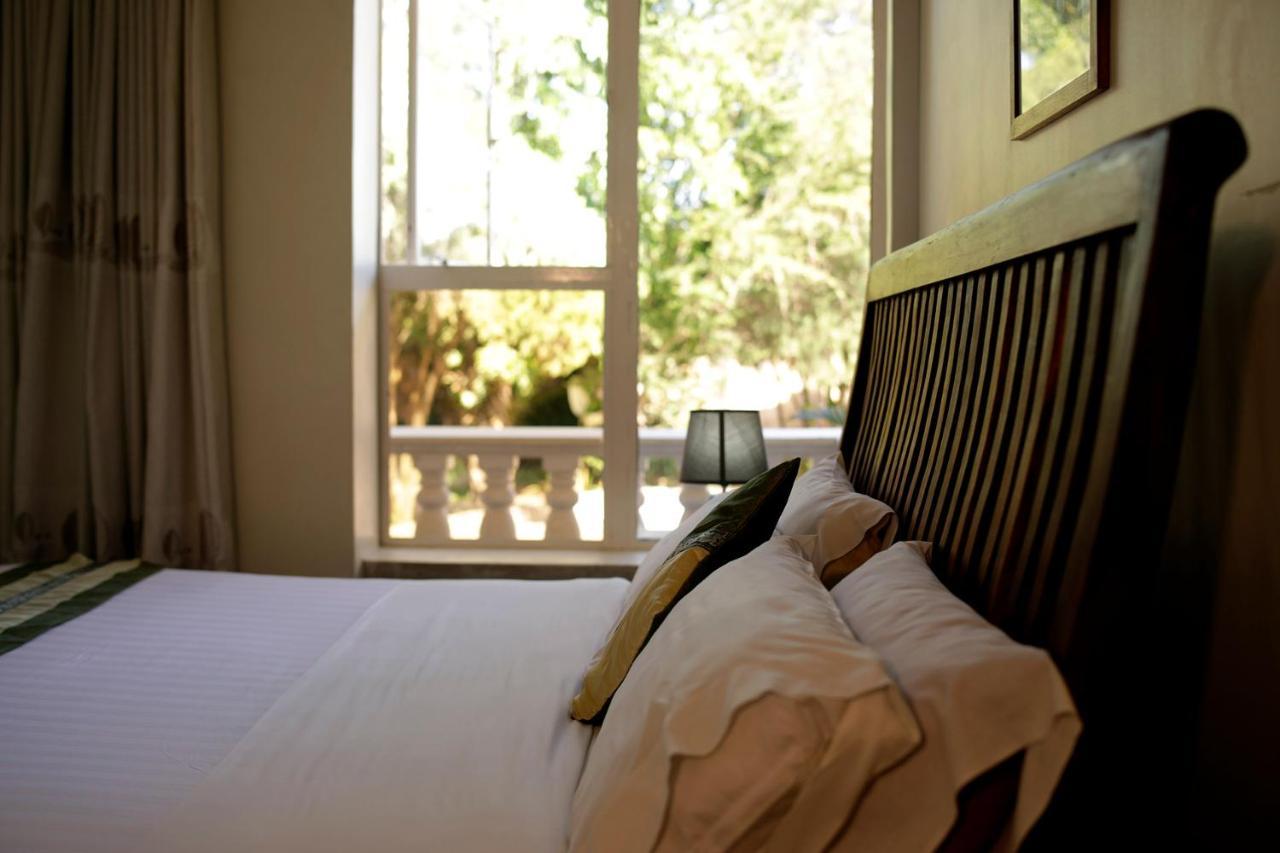 Entebbe Palm Hotel Exterior photo